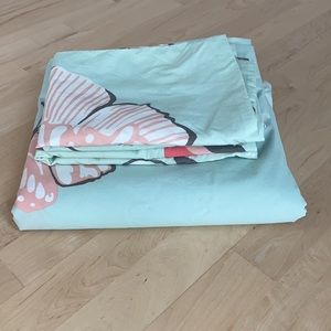 Serena and Lily FULL sized duvet with 2 standard pillow shams